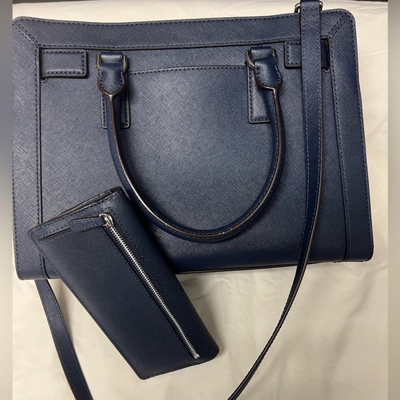 Micheal Kors ~ Purse & Wallet Combo, Navy Dillon Satchel - Picture 5 of 11
